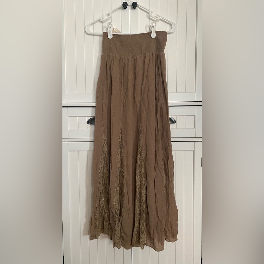 Skirt - Light brown- Long with lace accents - Medium
